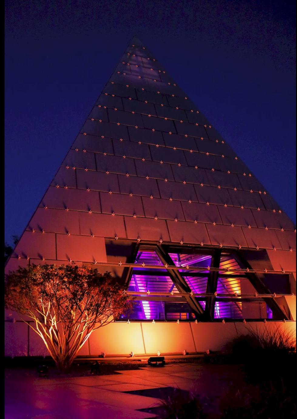 Dänischer Pavillon Pyramide Nacht